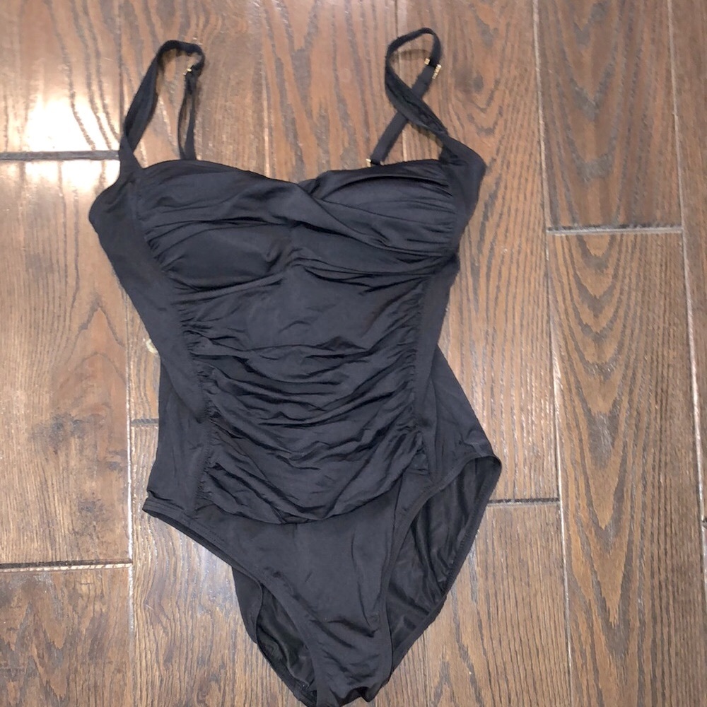 La Blanca black one piece swimsuit size 6